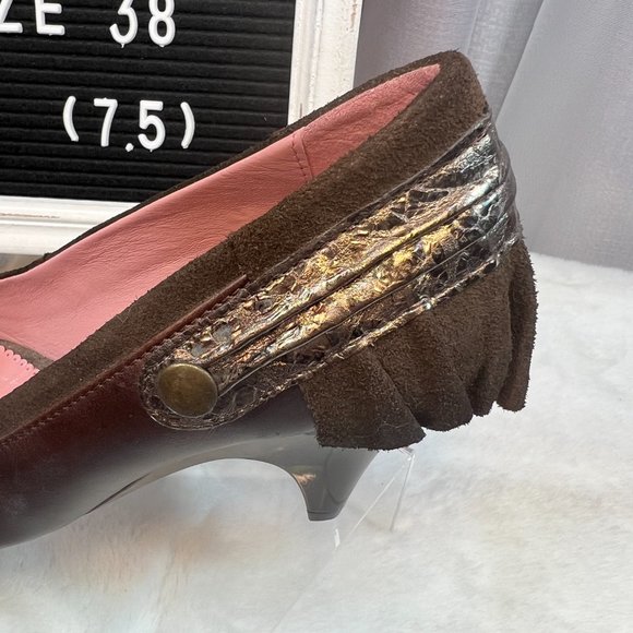 CHANII B Brown Leather w Suede Ruffle Trim and Gold Accent Heels- 7.5 - Picture 7 of 12